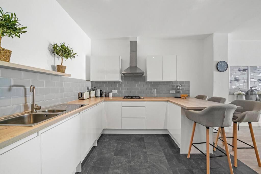 Apartment Exquisite Scandi Gem Of - Sleeps 6 *